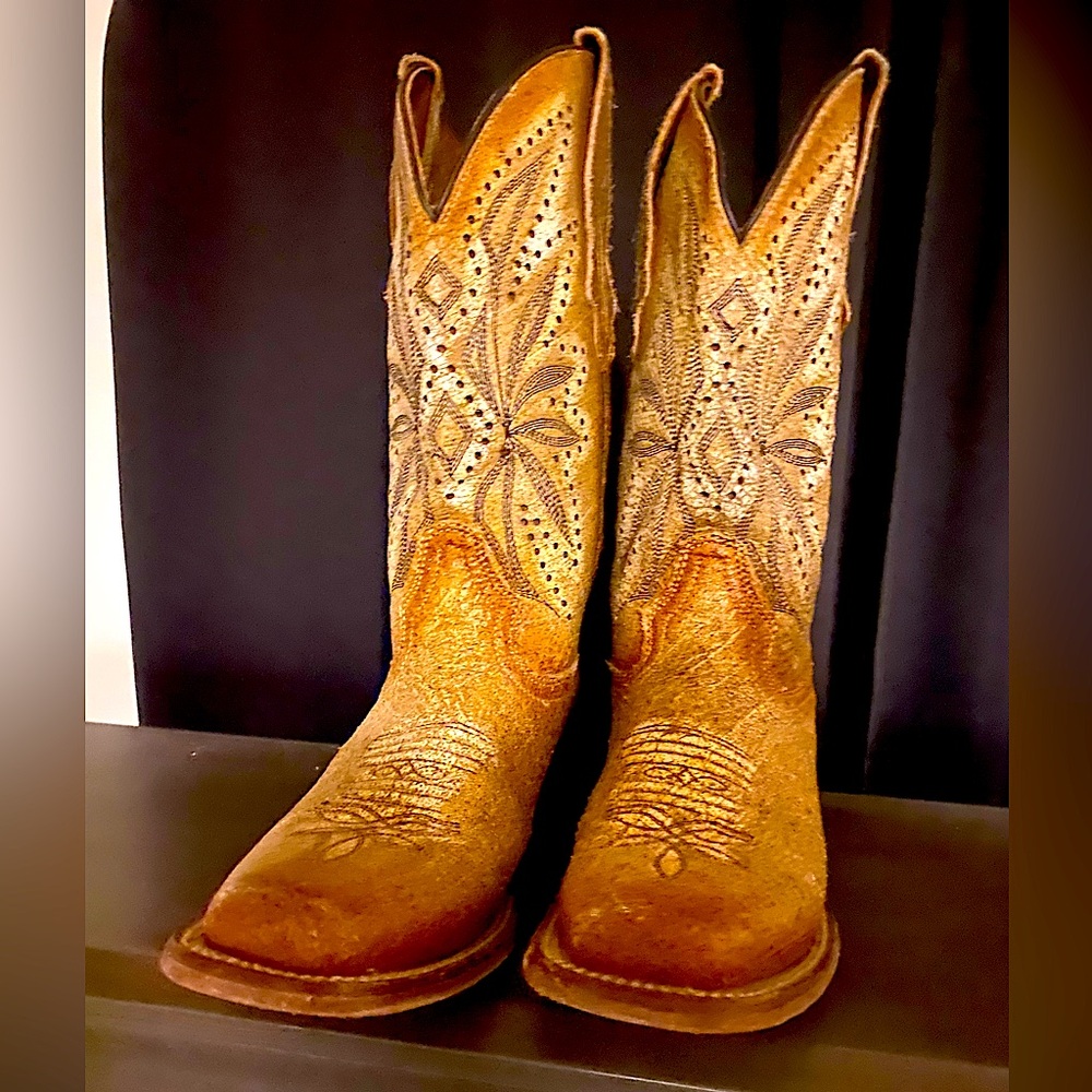 Size 7.5M Circle G women’s dragonfly western boots